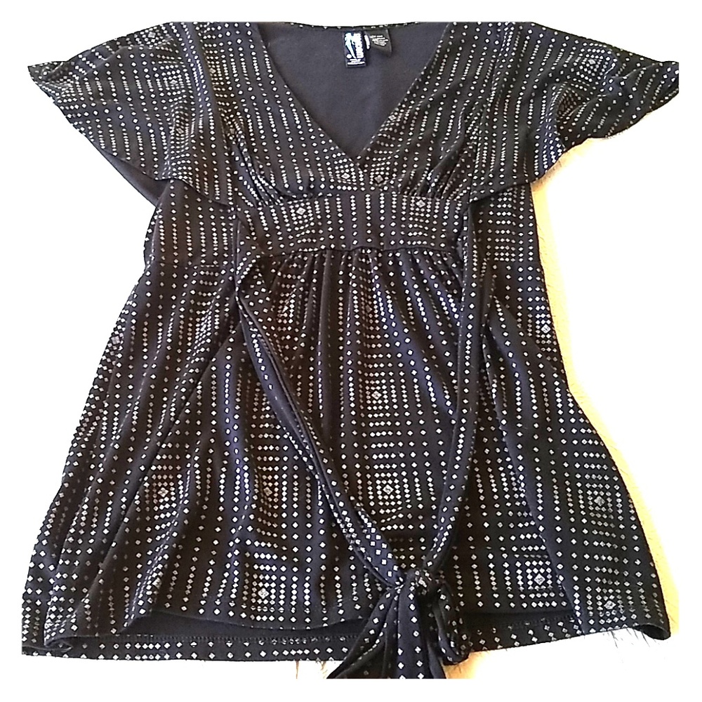 Black white diamond patterned blouse